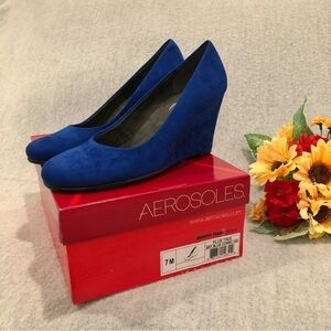 NWOT - Aerosoles Vivid Royal Blue Wedge Heel Pumps